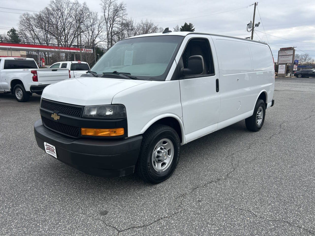 Used 2020 Chevrolet Express 2500 w/ Driver Convenience Package RWD image 5