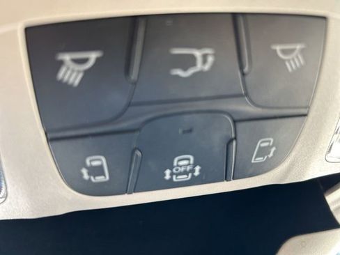 Used 2021 Chrysler Pacifica Touring-L w/ Premium & Safety Sphere Group image 24