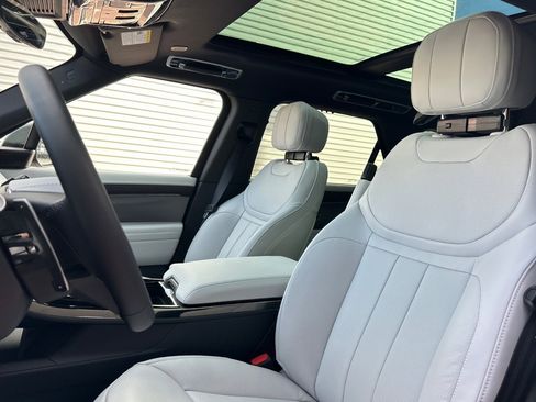 New 2026 Land Rover Range Rover Sport SE image 6