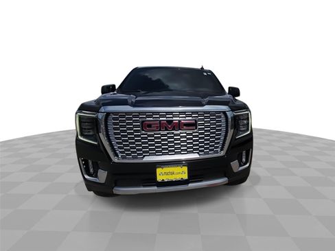 Used 2022 GMC Yukon Denali w/ Denali Premium Package AWD/4WD image 3