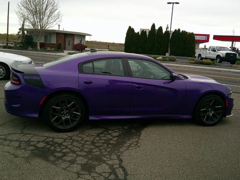 Used 2018 Dodge Charger R/T image 9
