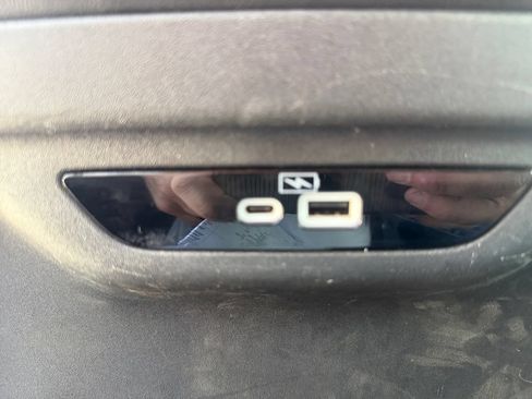 Used 2023 Chrysler Pacifica Touring-L FWD image 38