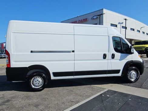 Used 2026 RAM ProMaster 2500 w/ Convenience Group FWD image 9