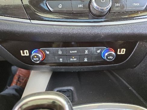 Used 2020 Buick Enclave Essence FWD image 10