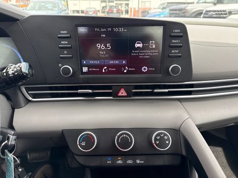 Used 2024 Hyundai Elantra SE FWD image 11