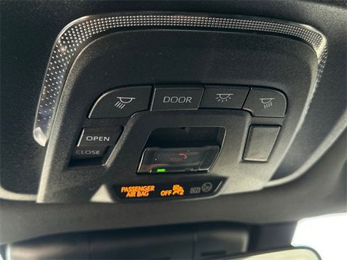 Used 2023 Toyota Crown Limited image 31