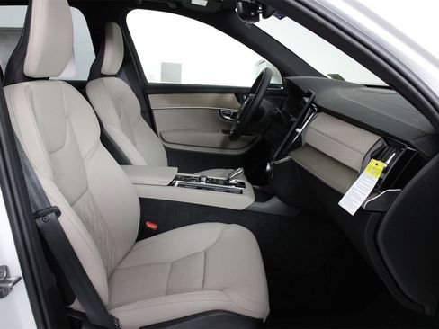 New 2026 Volvo XC90 B5 Plus w/ Protection Package image 10