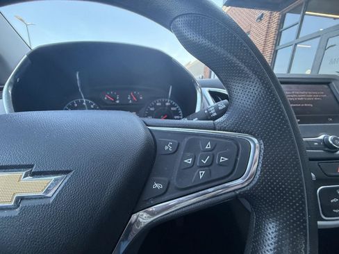 Used 2020 Chevrolet Equinox LS FWD image 9
