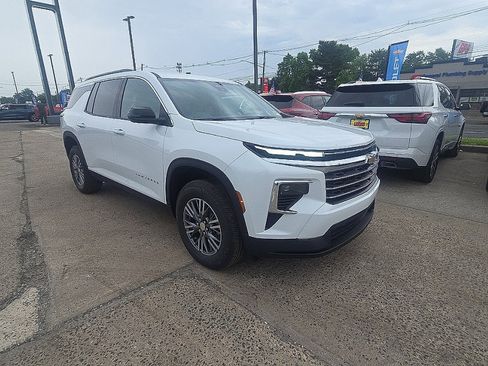 New 2026 Chevrolet Traverse LT w/ LPO, Floor Liner Package AWD/4WD image 5