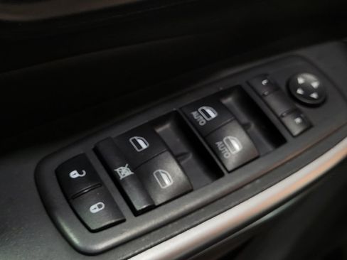 Used 2021 Jeep Cherokee Latitude Plus image 27