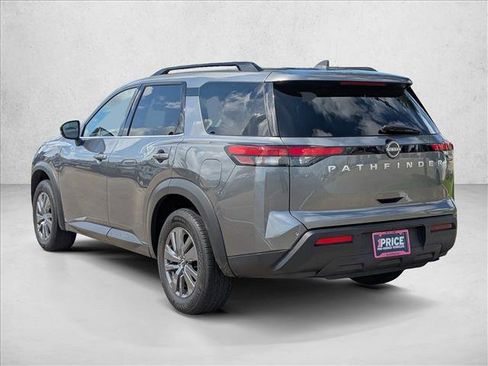 Used 2025 Nissan Pathfinder SV image 8