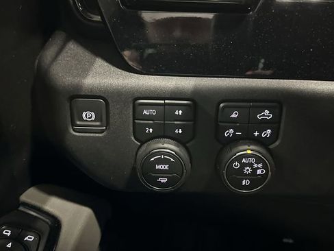 Used 2025 Chevrolet Silverado 2500 ZR2 AWD/4WD image 33