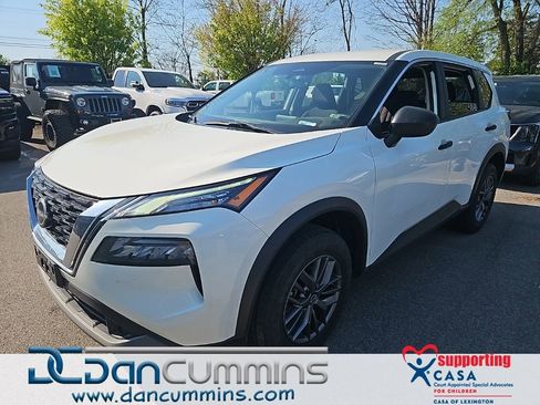 Used 2023 Nissan Rogue S image 1