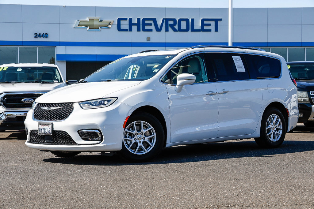 Used 2021 Chrysler Pacifica Touring-L FWD image 1
