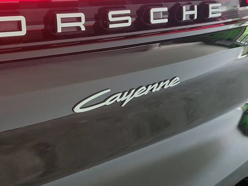 Certified 2026 Porsche Cayenne AWD/4WD image 32