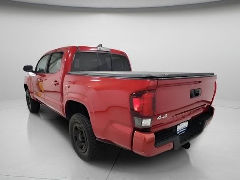 Used 2019 Toyota Tacoma SR image 9