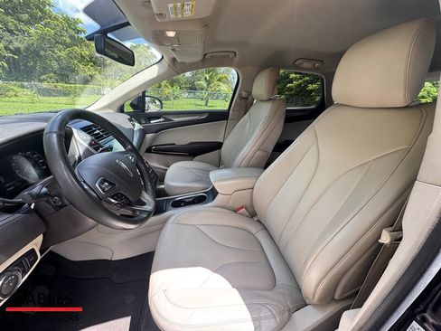 Used 2017 Lincoln MKC Premiere image 25