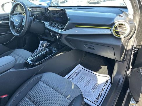 Used 2024 Chevrolet Trax LT image 29