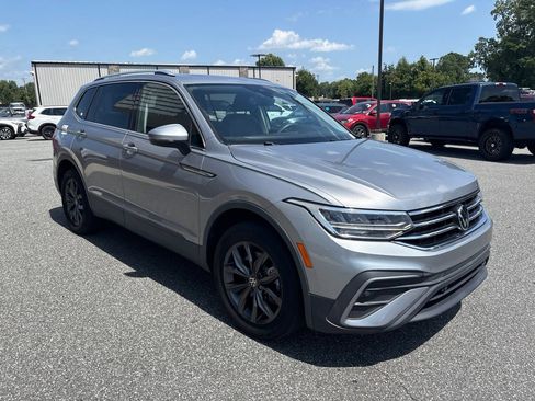 Used 2022 Volkswagen Tiguan SE FWD image 10