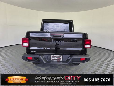 New 2025 Jeep Gladiator Sport image 6