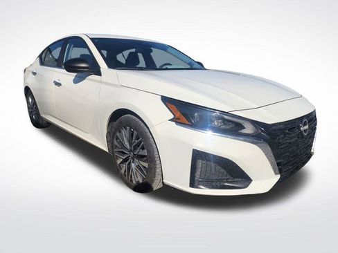 Used 2025 Nissan Altima 2.5 SV image 3