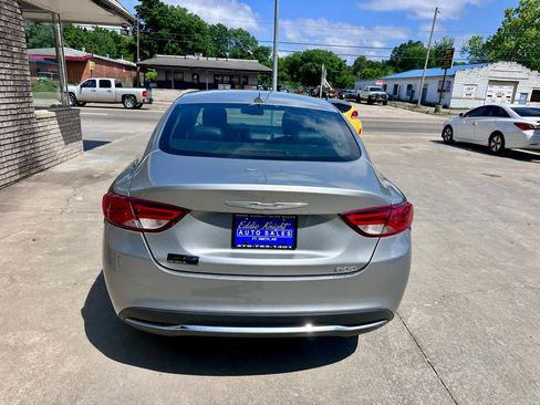 Used 2017 Chrysler 200 Limited Platinum w/ Comfort & Convenience Group FWD image 4