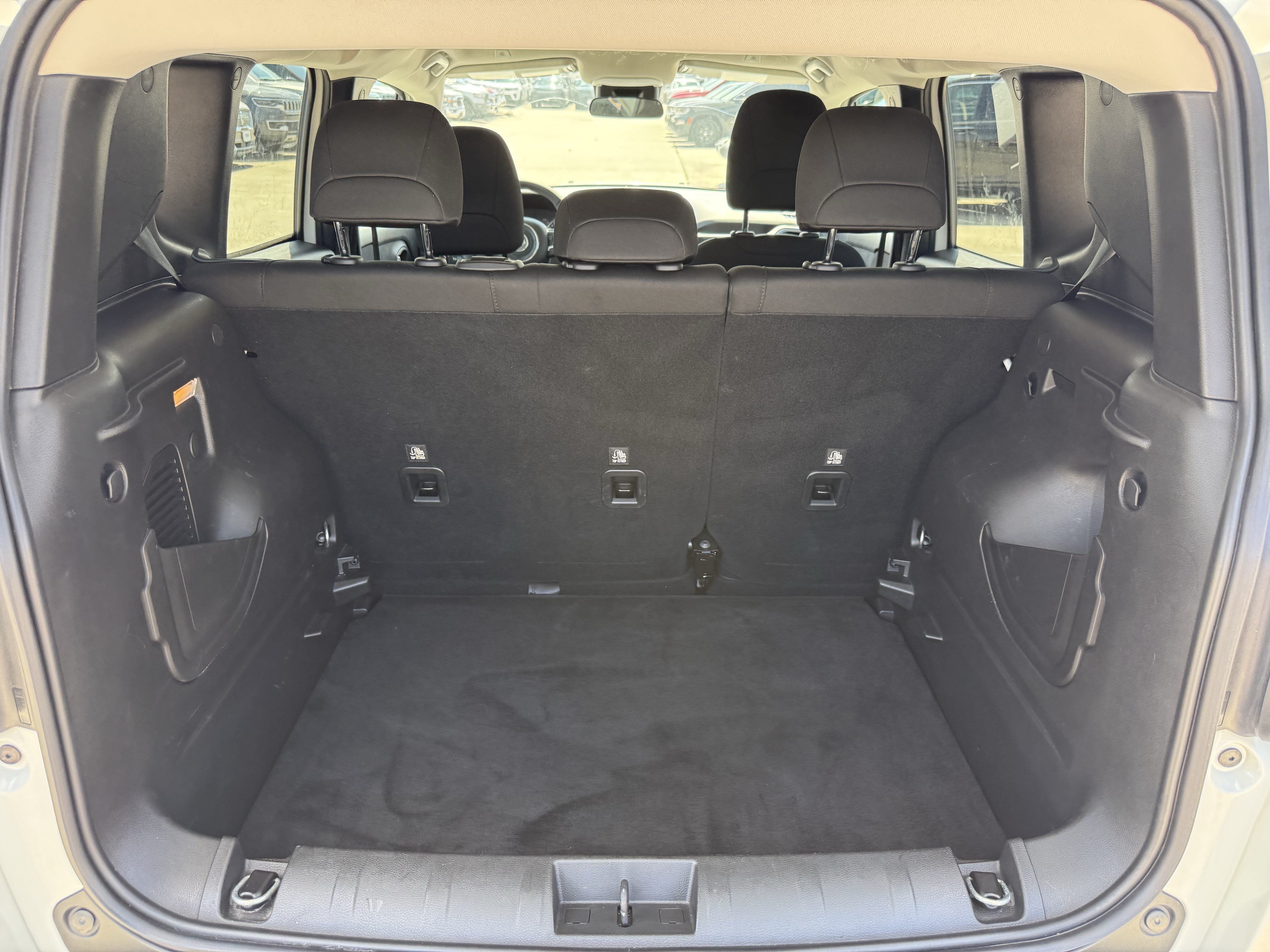 Used 2021 Jeep Renegade Latitude FWD image 30