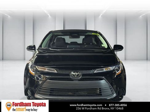 Used 2024 Toyota Corolla LE FWD image 2