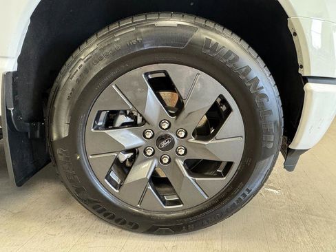 Used 2024 Ford F150 Lightning Lariat image 35