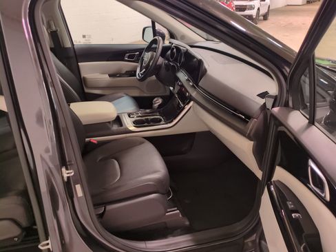 Certified 2023 Kia Carnival EX image 12
