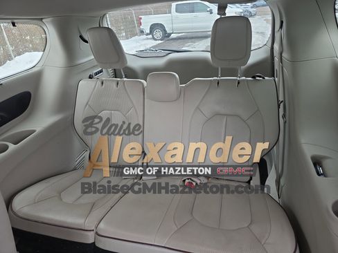 Used 2020 Chrysler Pacifica Limited image 15