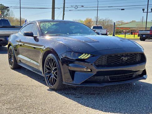 Used 2020 Ford Mustang Premium image 4