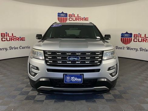 Used 2017 Ford Explorer XLT image 8