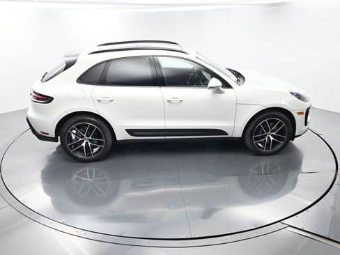 Used 2025 Porsche Macan image 41