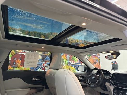 Used 2019 Jeep Cherokee Limited image 54