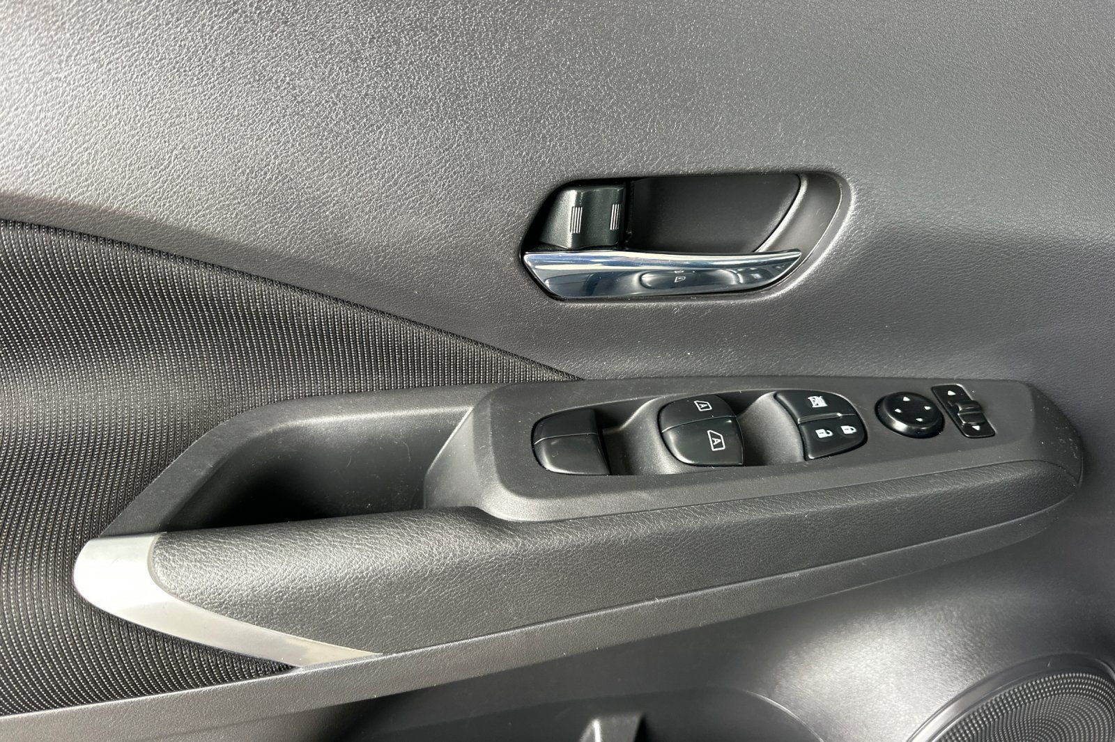Used 2021 Nissan Kicks SV FWD image 11