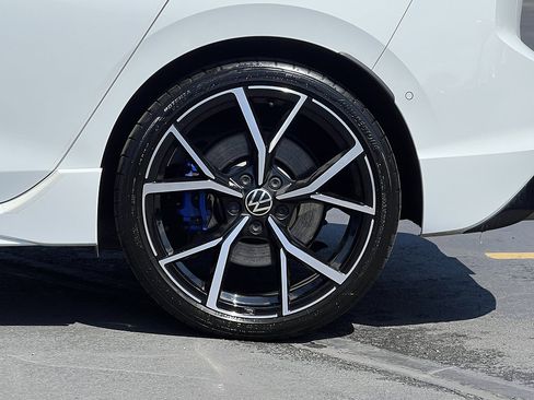 Used 2023 Volkswagen Golf R AWD/4WD image 13