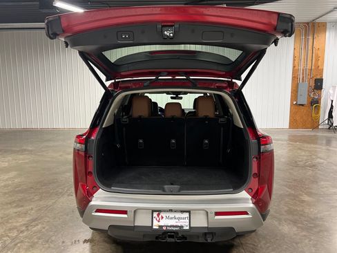 Used 2023 Nissan Pathfinder Platinum AWD/4WD image 13