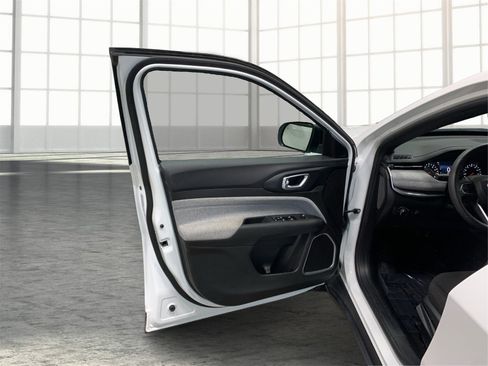 Used 2024 Jeep Compass Sport image 18