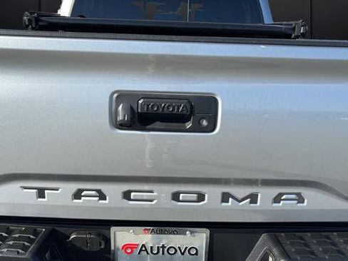 Used 2020 Toyota Tacoma TRD Off-Road w/ Technology Package image 11