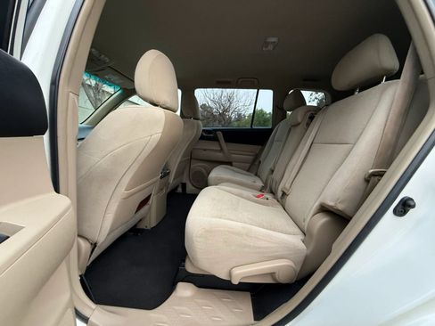 Used 2011 Toyota Highlander 2WD w/ Tech Pkg image 46