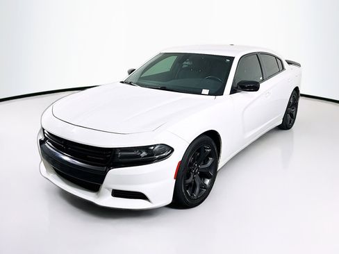 Used 2020 Dodge Charger SXT w/ Blacktop Package RWD image 3