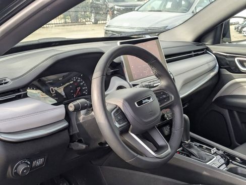 Used 2025 Jeep Compass Limited AWD/4WD image 14