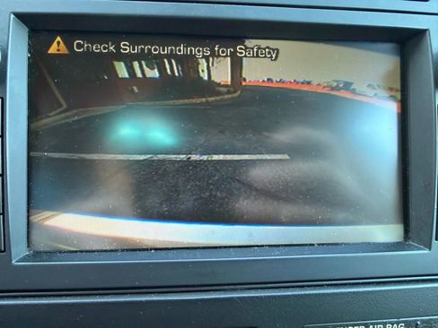 Used 2011 Buick Enclave CXL image 18