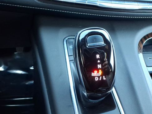 Used 2023 Cadillac Escalade Premium Luxury AWD/4WD image 35