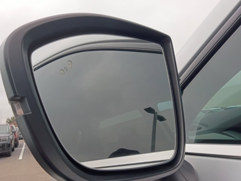 Used 2024 Nissan Pathfinder SV FWD image 7
