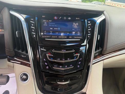 Used 2015 Cadillac Escalade Premium AWD/4WD image 16