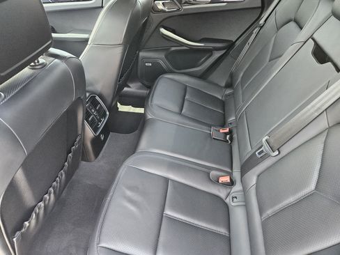 Certified 2023 Porsche Macan S AWD/4WD image 28