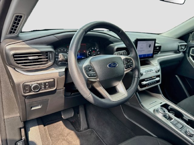 Used 2023 Ford Explorer XLT AWD/4WD image 13