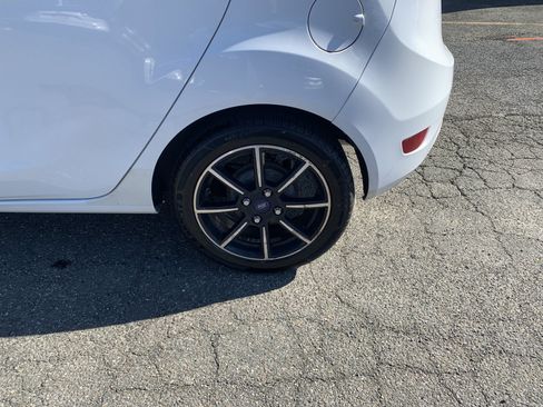Used 2016 Ford Fiesta SE w/ Equipment Group 201A FWD image 6